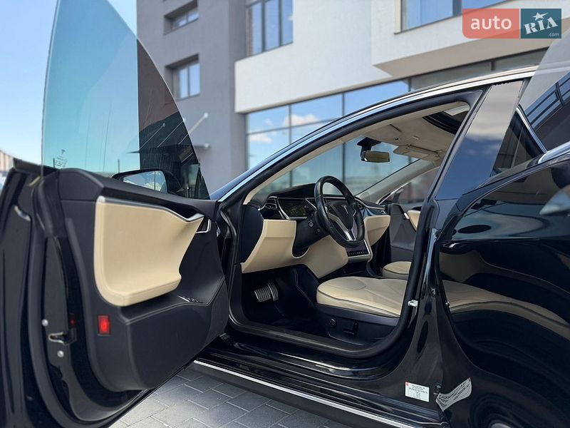Ліфтбек Tesla Model S 2015 в Івано-Франківську