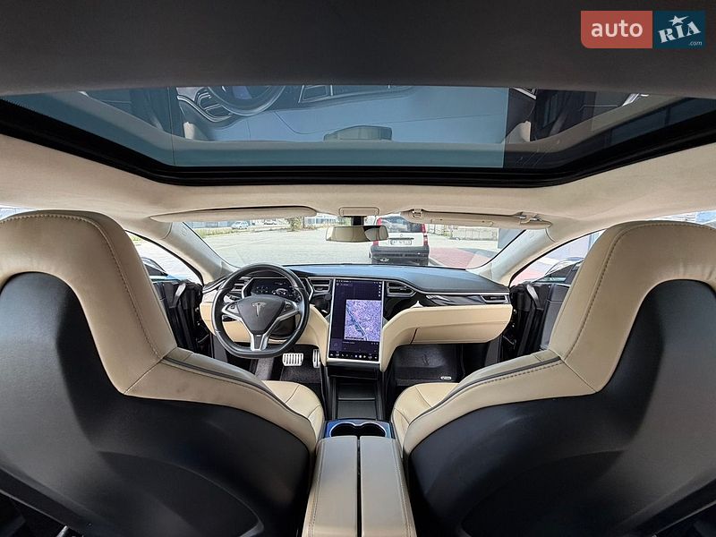 Лифтбек Tesla Model S 2015 в Ивано-Франковске