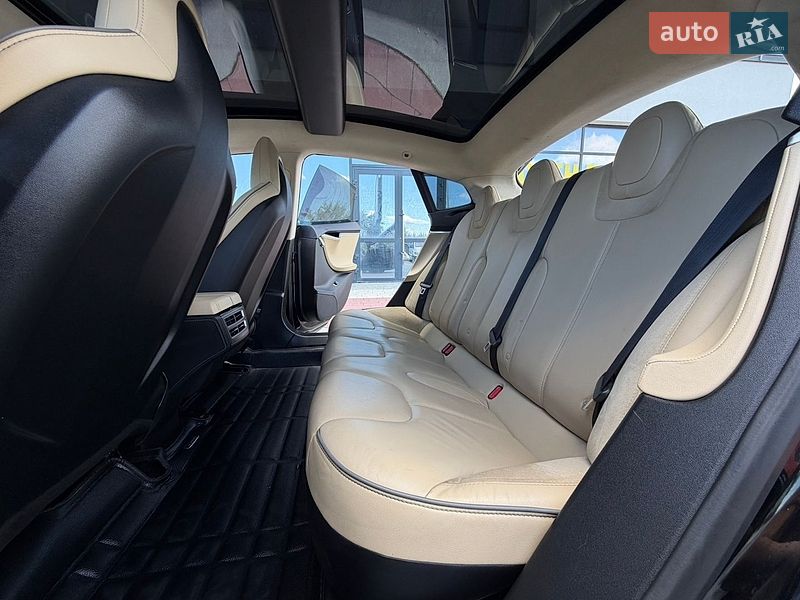 Лифтбек Tesla Model S 2015 в Ивано-Франковске