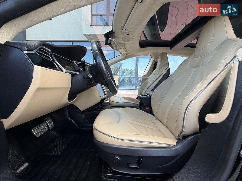 Лифтбек Tesla Model S 2015 в Ивано-Франковске