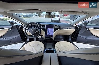Ліфтбек Tesla Model S 2015 в Івано-Франківську