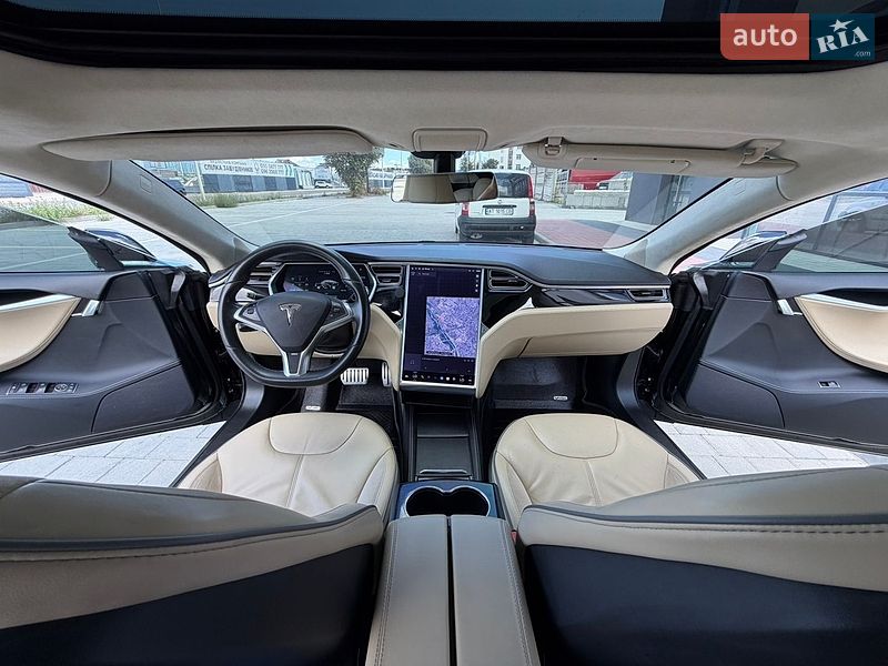 Ліфтбек Tesla Model S 2015 в Івано-Франківську