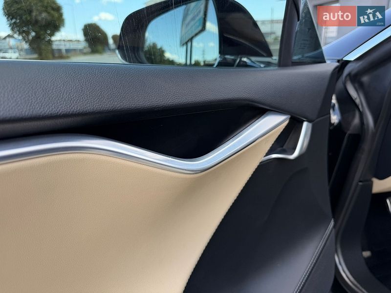 Лифтбек Tesla Model S 2015 в Ивано-Франковске