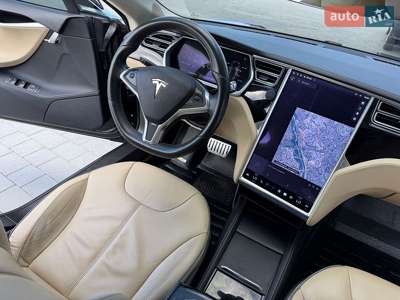 Лифтбек Tesla Model S 2015 в Ивано-Франковске