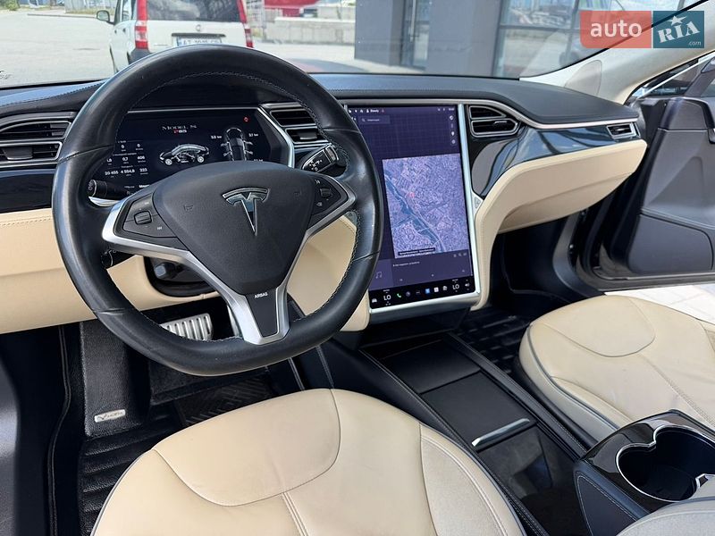 Лифтбек Tesla Model S 2015 в Ивано-Франковске