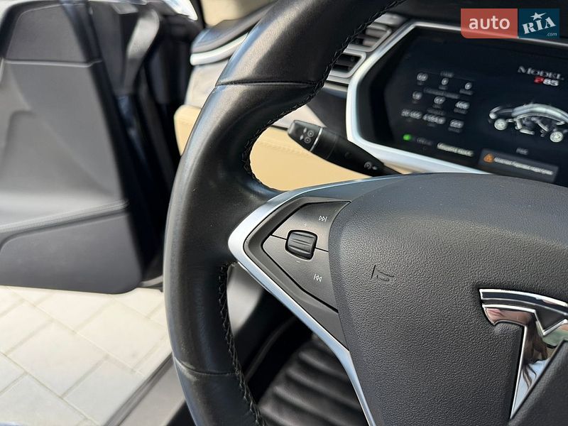 Лифтбек Tesla Model S 2015 в Ивано-Франковске