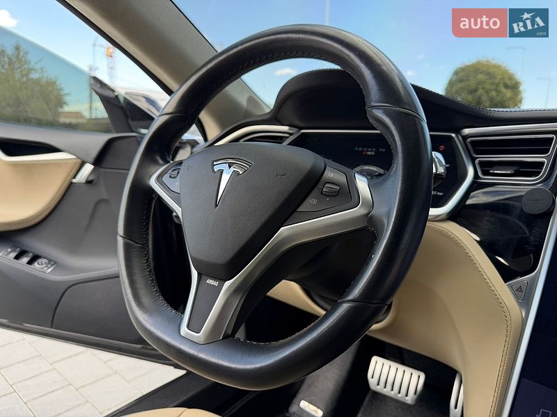 Лифтбек Tesla Model S 2015 в Ивано-Франковске