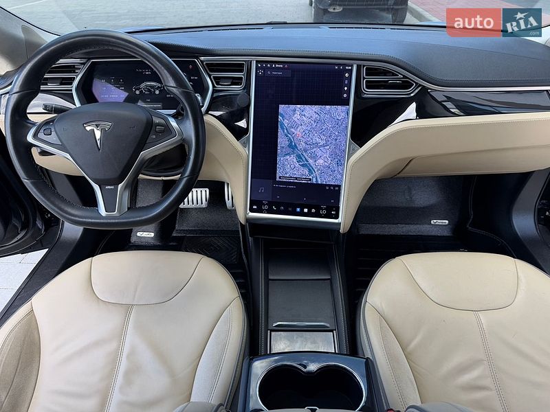 Лифтбек Tesla Model S 2015 в Ивано-Франковске