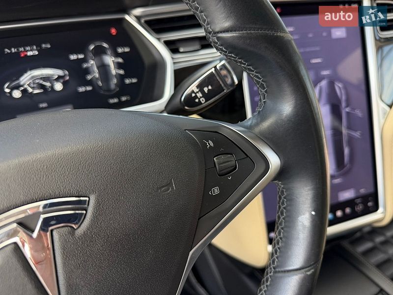 Ліфтбек Tesla Model S 2015 в Івано-Франківську