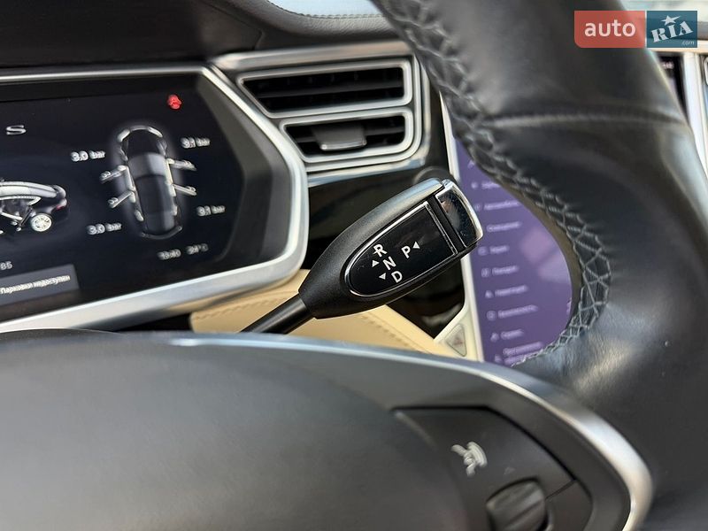 Лифтбек Tesla Model S 2015 в Ивано-Франковске
