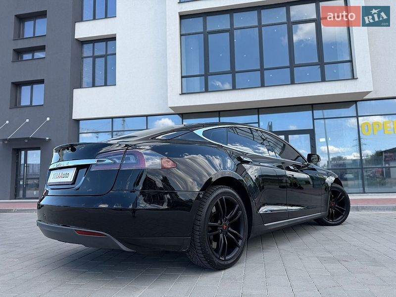 Лифтбек Tesla Model S 2015 в Ивано-Франковске