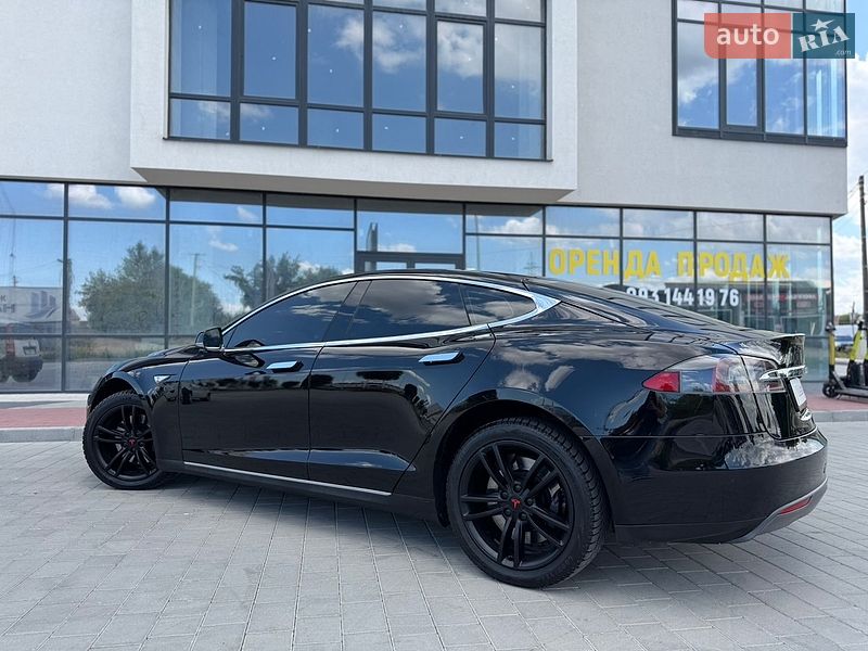 Лифтбек Tesla Model S 2015 в Ивано-Франковске