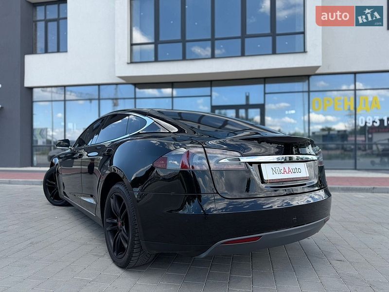 Лифтбек Tesla Model S 2015 в Ивано-Франковске