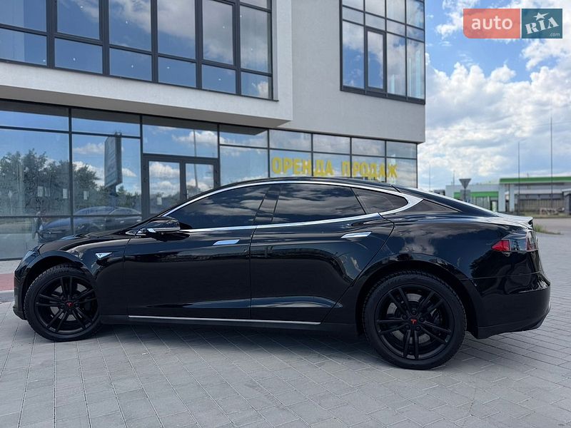 Лифтбек Tesla Model S 2015 в Ивано-Франковске
