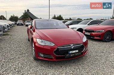 Ліфтбек Tesla Model S 2016 в Івано-Франківську