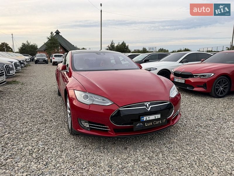Ліфтбек Tesla Model S 2016 в Івано-Франківську