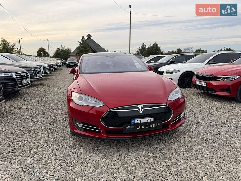Ліфтбек Tesla Model S 2016 в Івано-Франківську