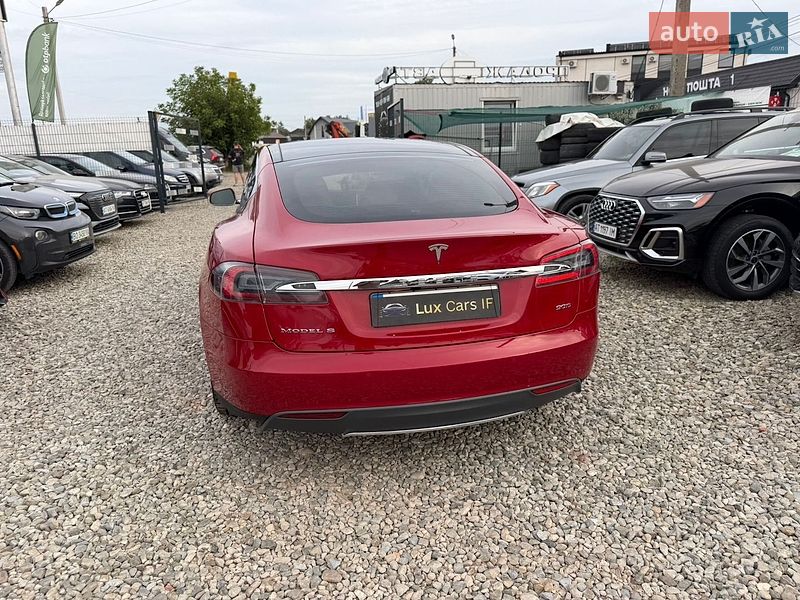 Ліфтбек Tesla Model S 2016 в Івано-Франківську