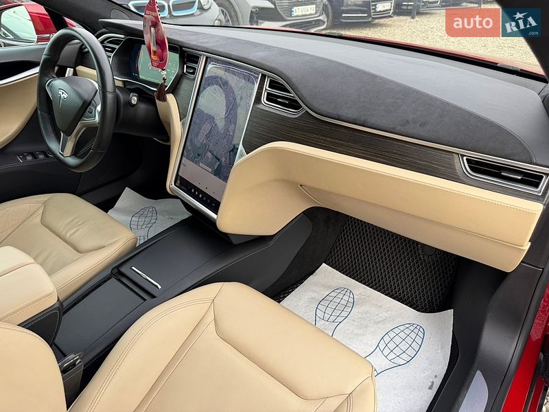 Ліфтбек Tesla Model S 2016 в Івано-Франківську