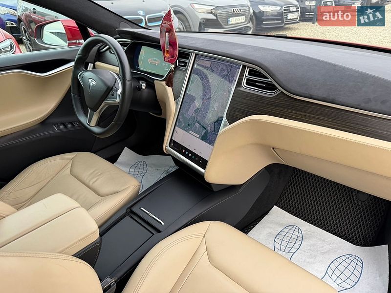 Ліфтбек Tesla Model S 2016 в Івано-Франківську