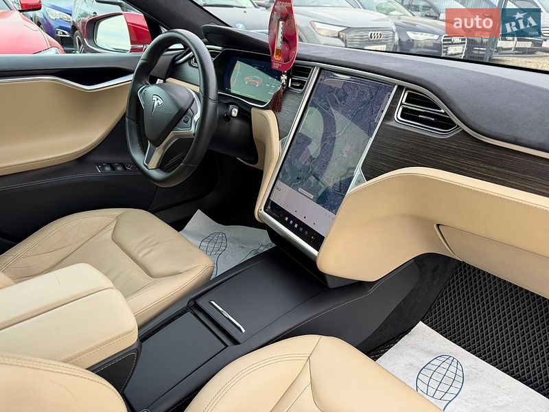 Ліфтбек Tesla Model S 2016 в Івано-Франківську