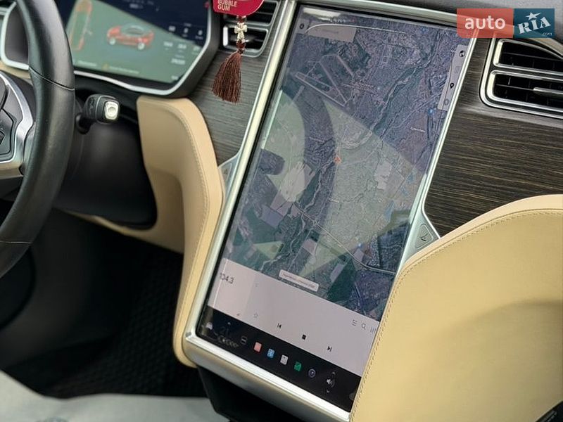 Ліфтбек Tesla Model S 2016 в Івано-Франківську