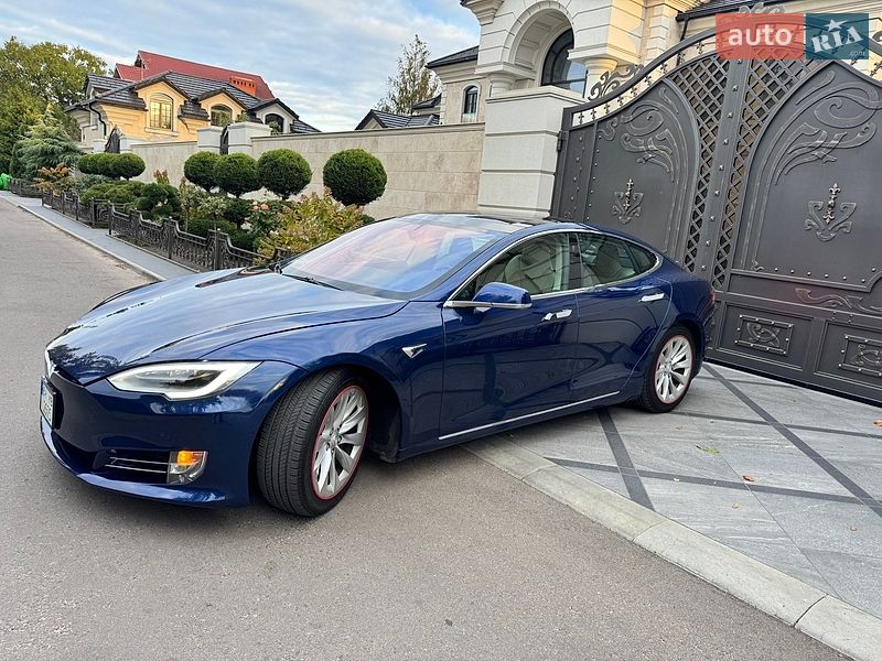 Ліфтбек Tesla Model S 2017 в Одесі