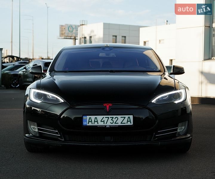 Tesla Model S 2015