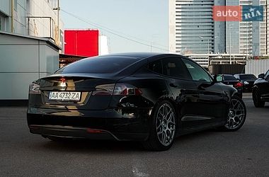 Ліфтбек Tesla Model S 2015 в Києві