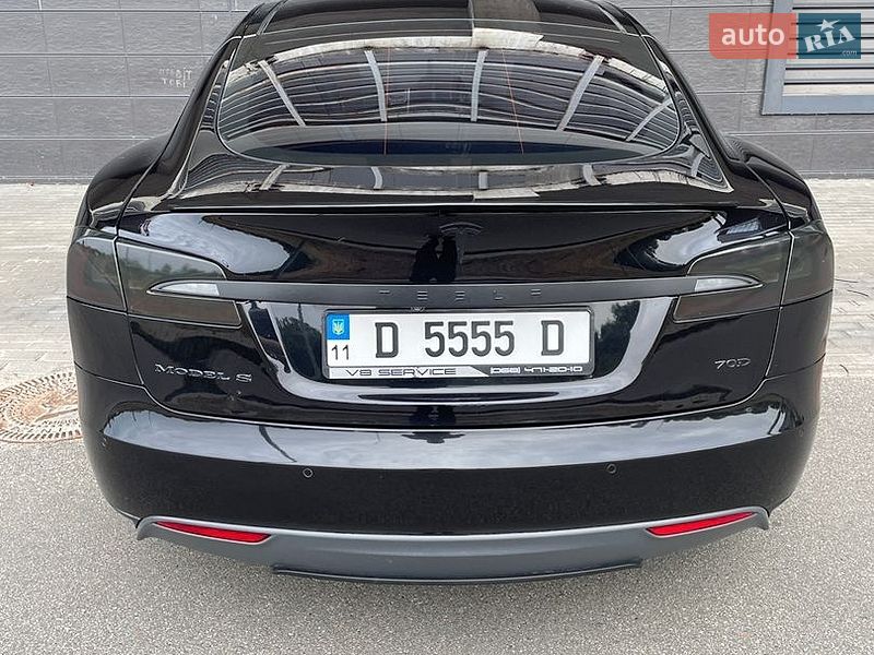 Ліфтбек Tesla Model S 2015 в Києві