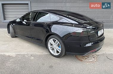 Ліфтбек Tesla Model S 2015 в Києві