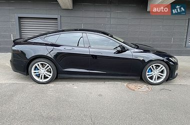 Ліфтбек Tesla Model S 2015 в Києві
