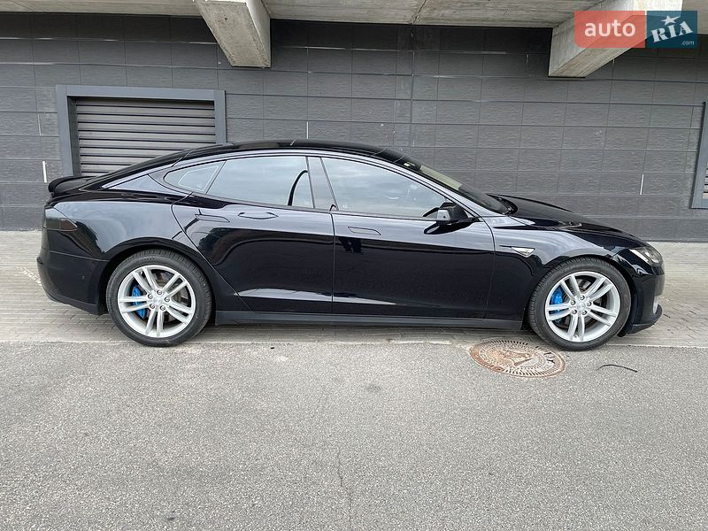 Ліфтбек Tesla Model S 2015 в Києві