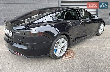 Ліфтбек Tesla Model S 2015 в Києві
