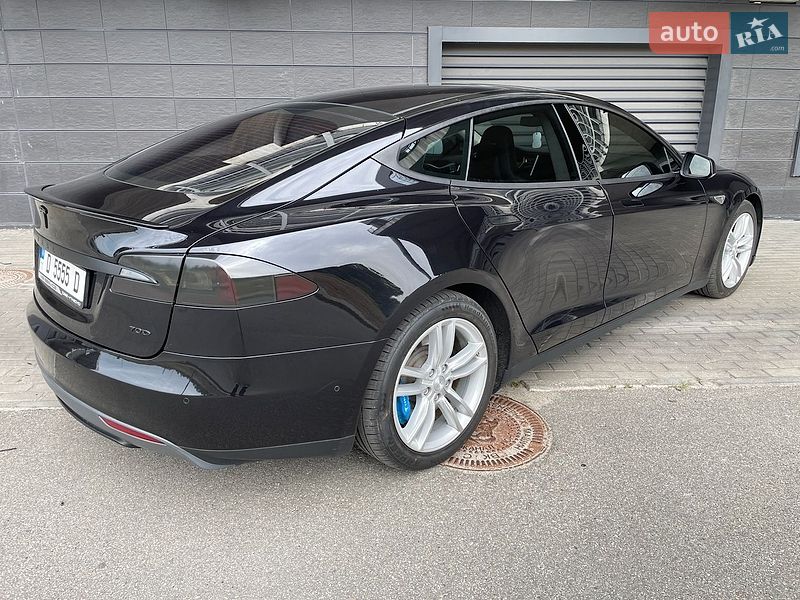 Ліфтбек Tesla Model S 2015 в Києві