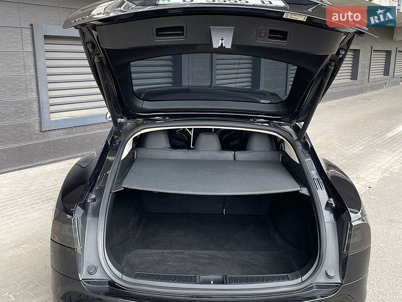 Ліфтбек Tesla Model S 2015 в Києві
