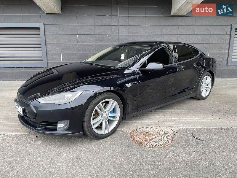 Ліфтбек Tesla Model S 2015 в Києві