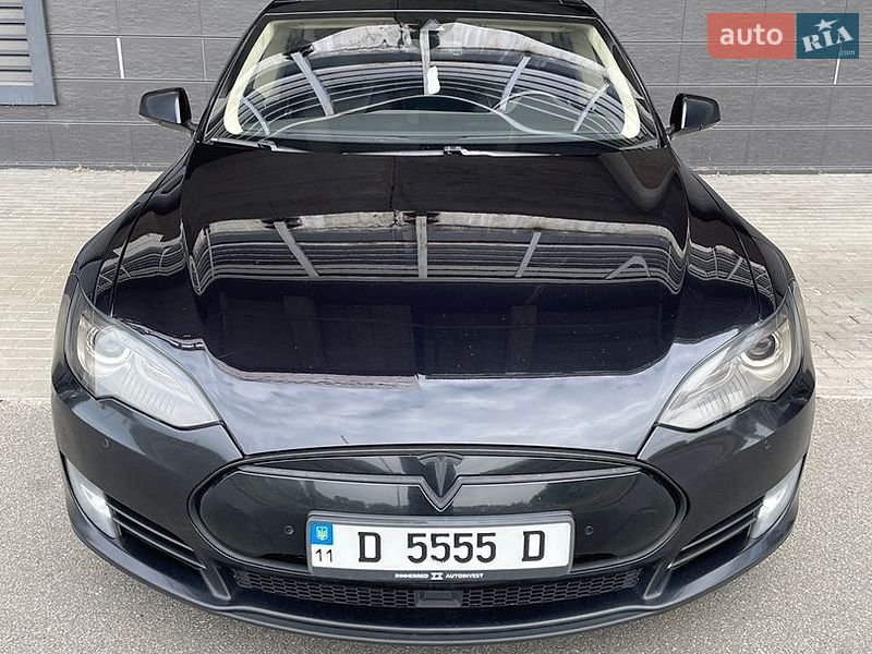 Ліфтбек Tesla Model S 2015 в Києві