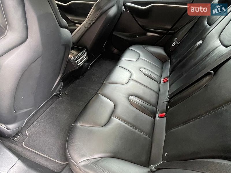 Ліфтбек Tesla Model S 2015 в Києві