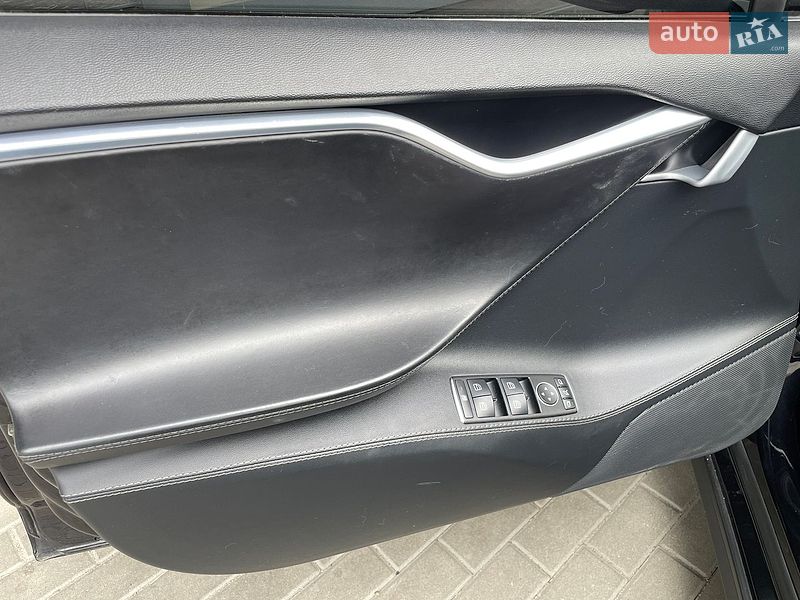 Ліфтбек Tesla Model S 2015 в Києві