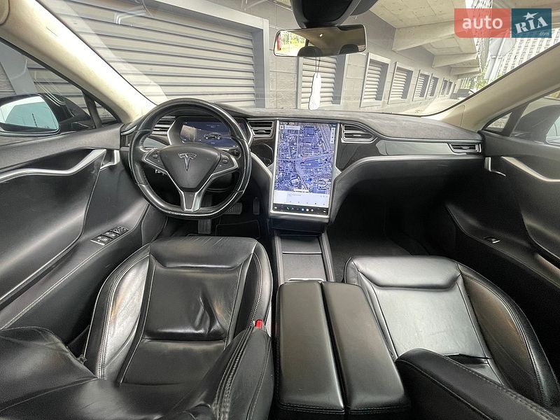 Ліфтбек Tesla Model S 2015 в Києві