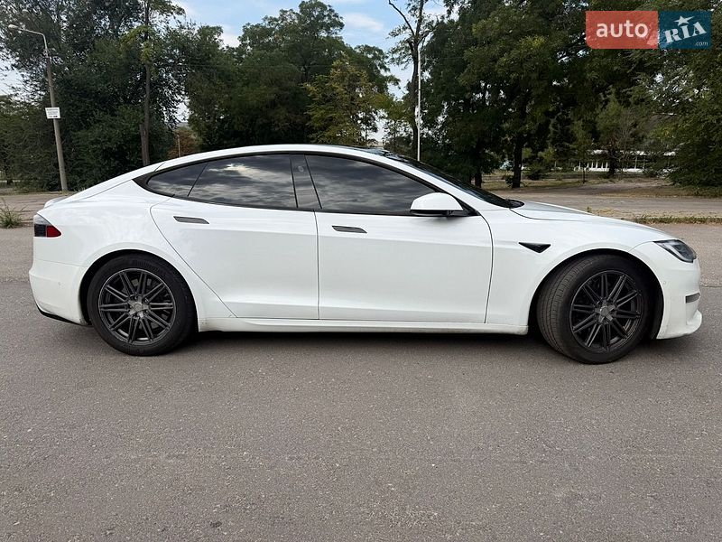 Лифтбек Tesla Model S 2021 в Запорожье