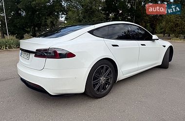 Лифтбек Tesla Model S 2021 в Запорожье