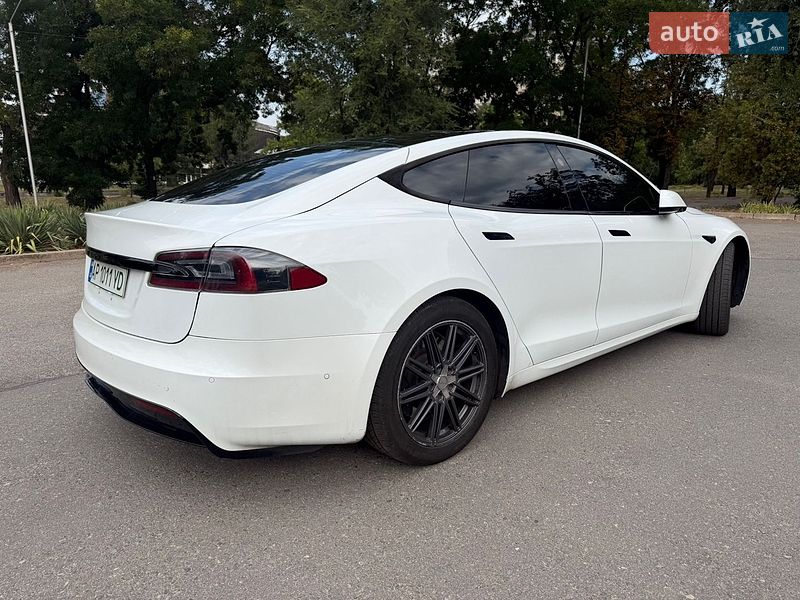 Лифтбек Tesla Model S 2021 в Запорожье