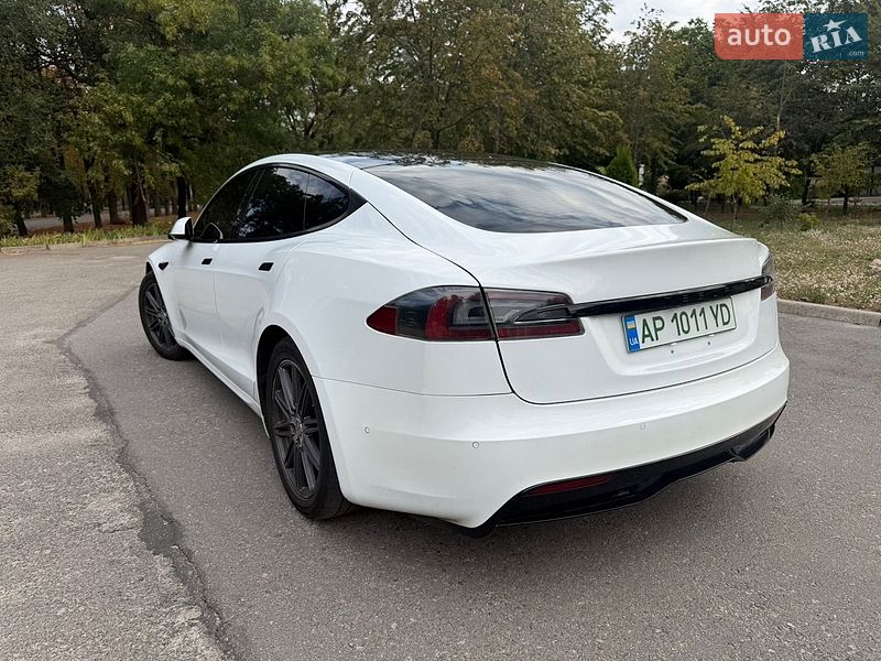 Лифтбек Tesla Model S 2021 в Запорожье