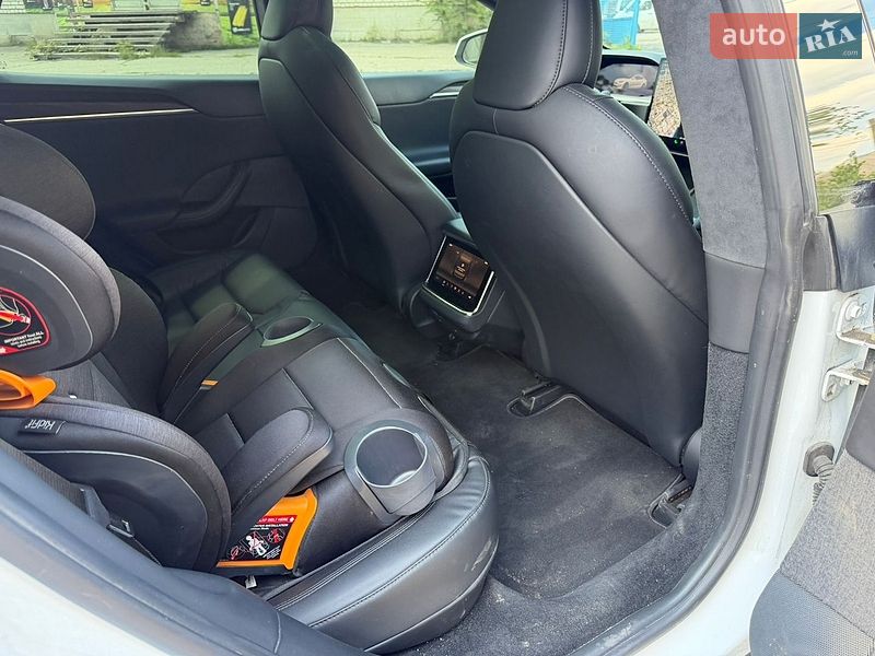 Лифтбек Tesla Model S 2021 в Запорожье