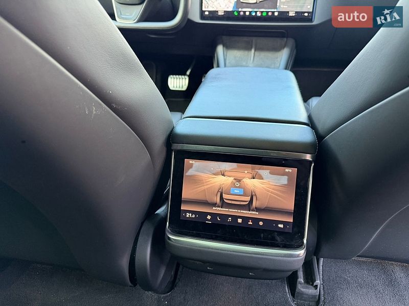 Лифтбек Tesla Model S 2021 в Запорожье