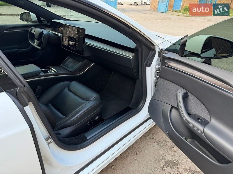 Лифтбек Tesla Model S 2021 в Запорожье