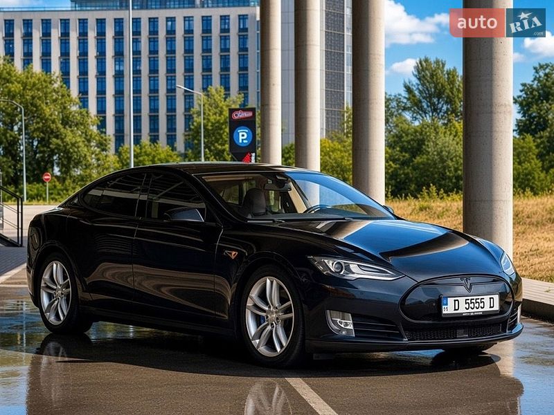 Tesla Model S 2015