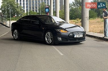 Ліфтбек Tesla Model S 2015 в Києві